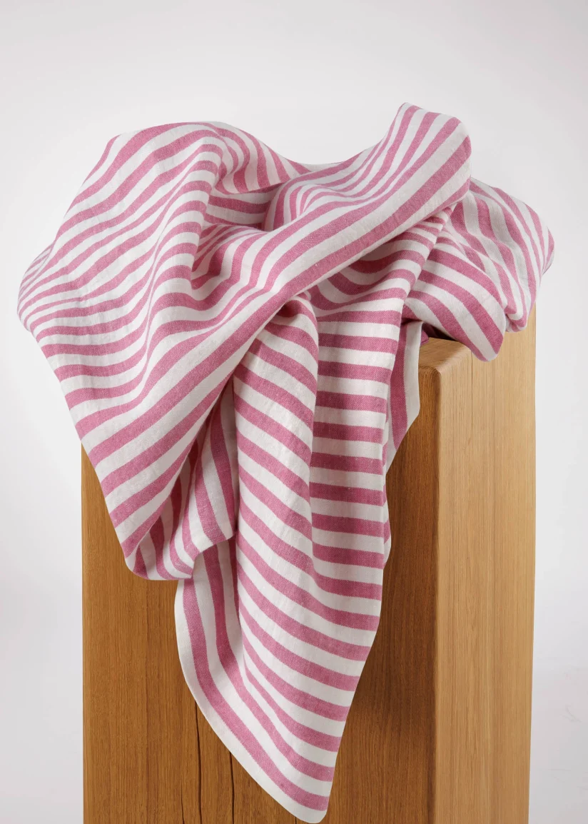 Linen Beach Blanket LUTIN Raspberry - Image 2