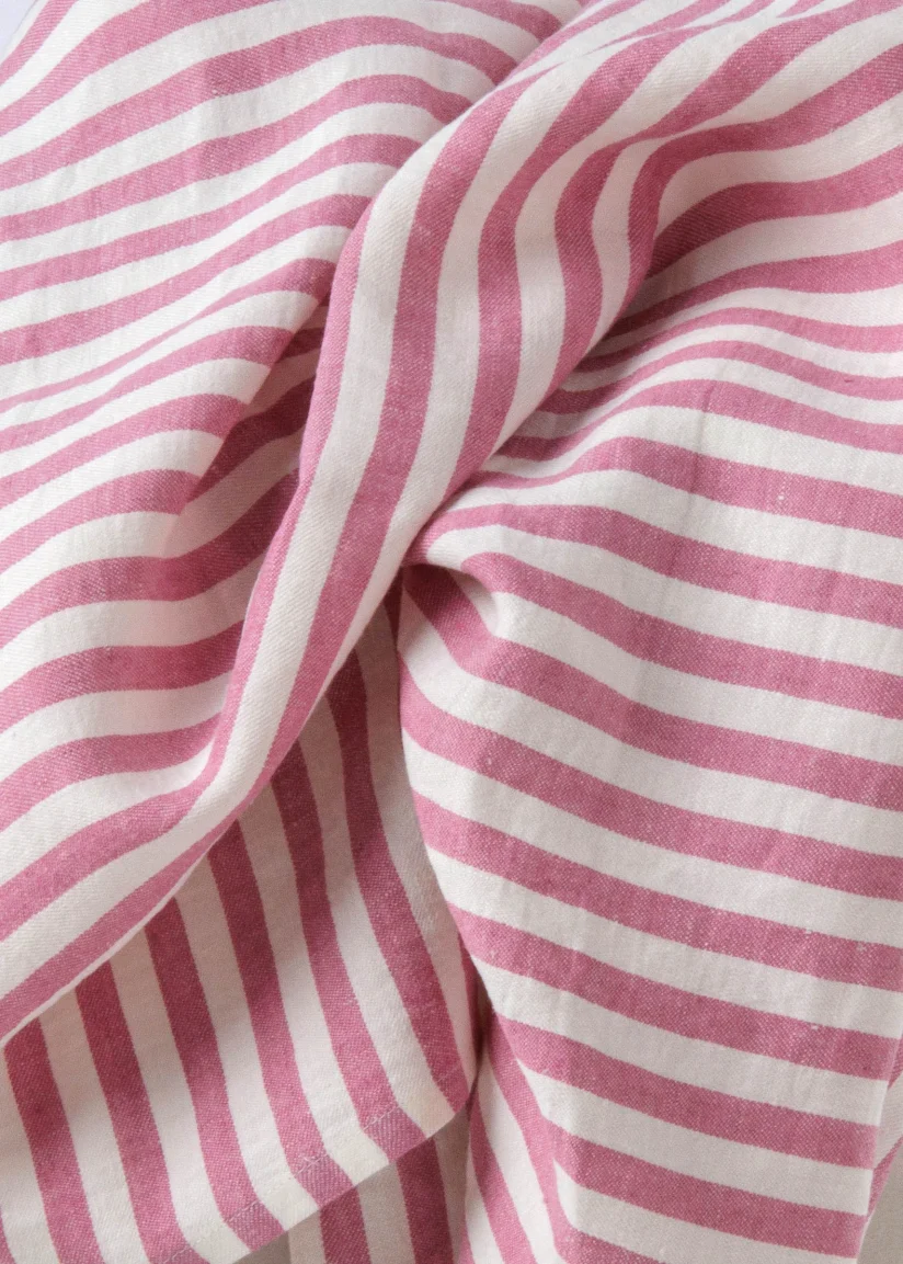 Linen Beach Blanket LUTIN Raspberry - Image 3